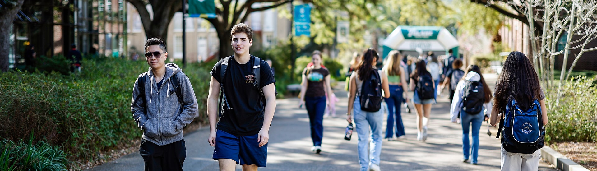 Students walking on Tulane campus