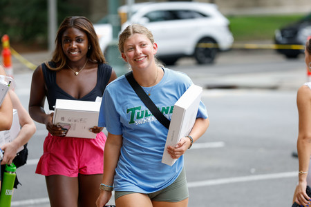 New Tulane students moving in